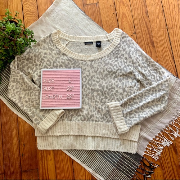 Victoria's Secret Sweaters - VS Moda International Gray Leopard Print Sweater in a Wool/Mohair Blend